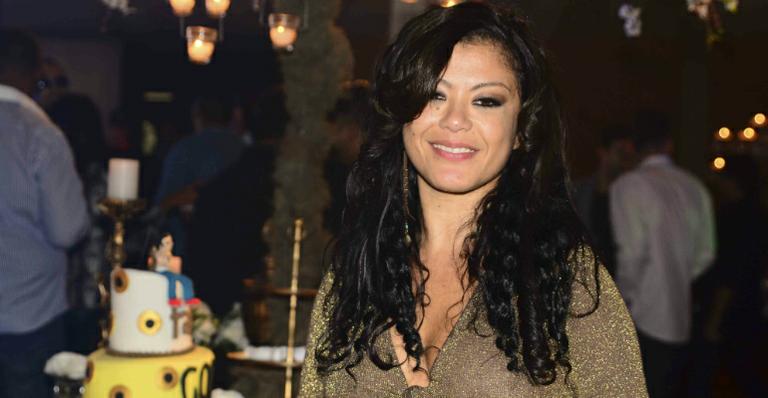 Lembra dela? Cantora Luka, do hit ‘Tô Nem Aí’, reaparece em festa de Latino