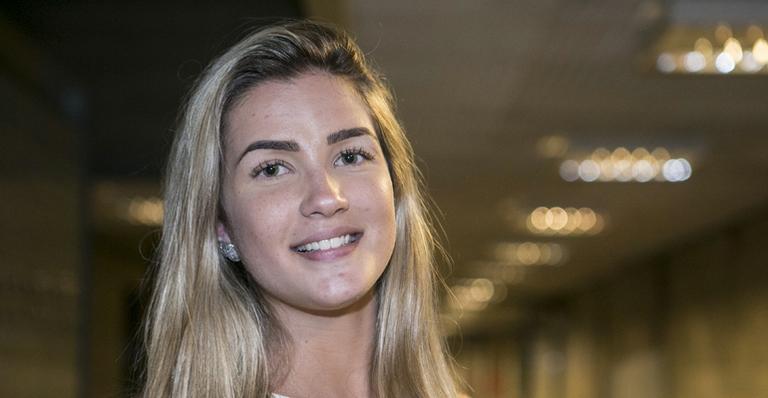 Aline Gotschalg, do ‘BBB15’, mostra torcida por Mariza