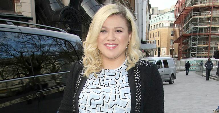 Grávida, Kelly Clarkson cancela o restante de sua turnê