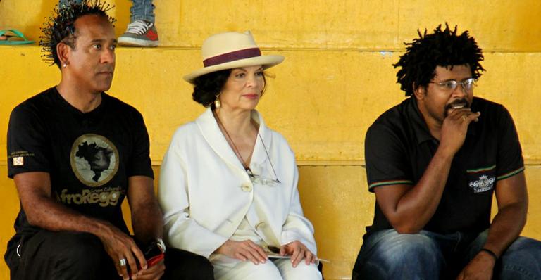 No Brasil, Bianca Jagger visita centro cultural no Rio de Janeiro