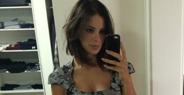 Vera Viel, mulher de Rodrigo Faro, posa em closet e acaba mostrando curioso item