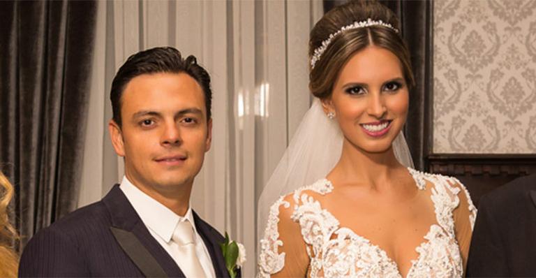 Piloto Thiago Marques se casa em palácio com a personal stylist Rafaelle Rühle