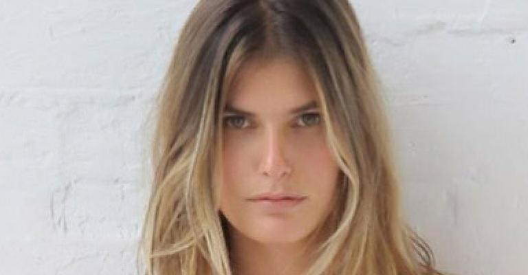 Top Carol Francischini muda o visual e aparece com os fios loiros e curtos