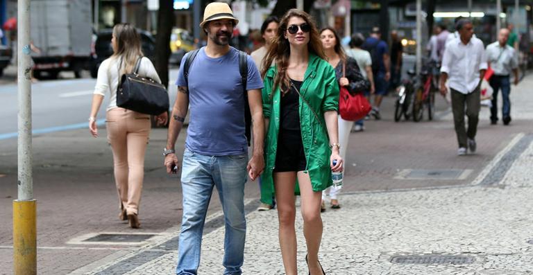 Alinne Moraes curte passeio com o marido, Mauro Lima