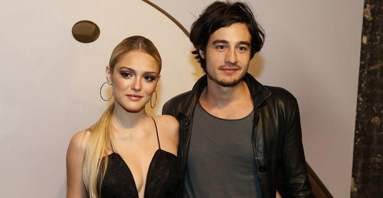 Tiago Iorc festeja música na novela de Isabelle Drummond