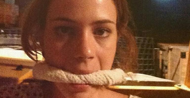 Leandra Leal publica foto das cenas finais de Império: ‘Tiro, porrada e bomba’