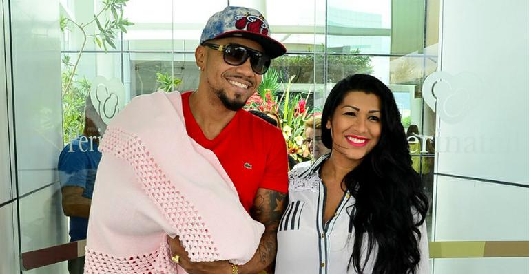 Naldo Benny mostra o rosto da filha, Maria Victoria, no Instagram