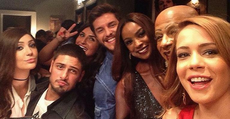 Elenco de Império se despede da novela com festa em gravação