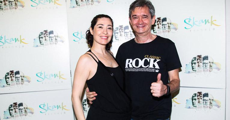 Serginho Groisman leva Fernanda Molina, sua mulher grávida, ao show do Skank