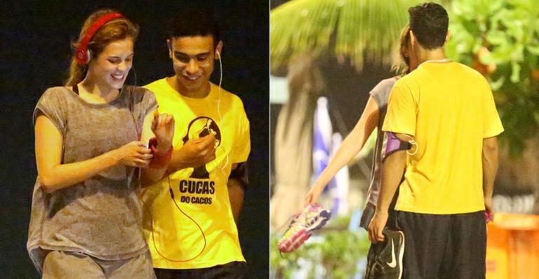 Tá rolando! Sophia Abrahão e Sérgio Malheiros são flagrados em clima de romance na praia