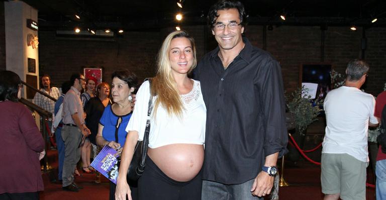 Luciano Szafir e Luhanna Melloni prestigiam estreia de ‘A Noviça Rebelde’
