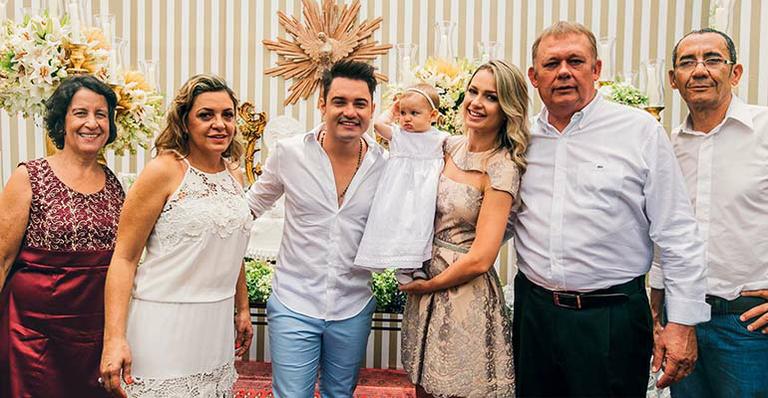 Fernando Zor e Mikelly Medeiros batizam Alice