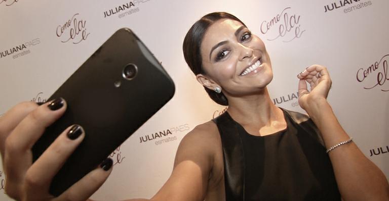 Juliana Paes dá dicas para não errar na escolha do esmalte