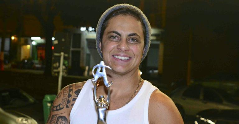 Fofura! Thammy Miranda relembra infância e publica foto em programa de TV