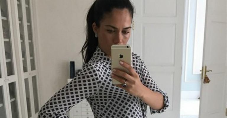 Dani Albuquerque exibe corpo em forma 16 dias após dar à luz
