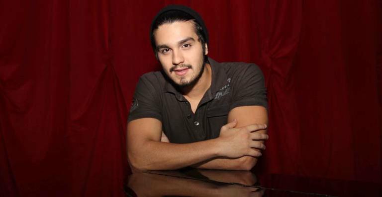 Luan Santana ensaia novo show em encontro com fãs