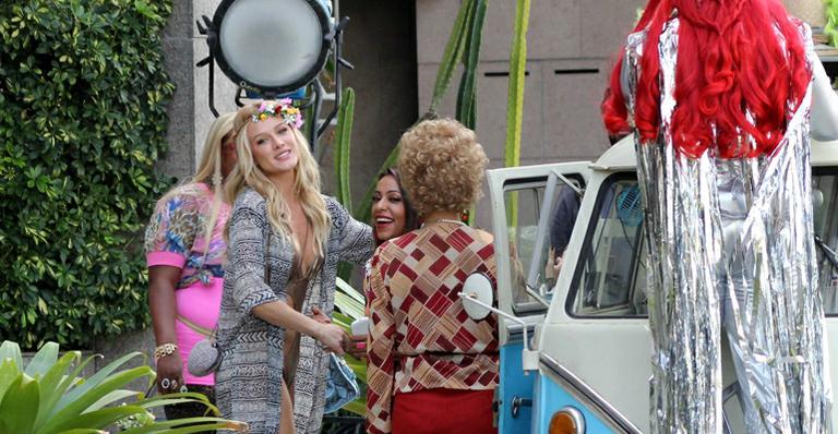 Fiorella Mattheis e elenco filmam ‘Vai Que Cola – O Filme’, em Ipanema