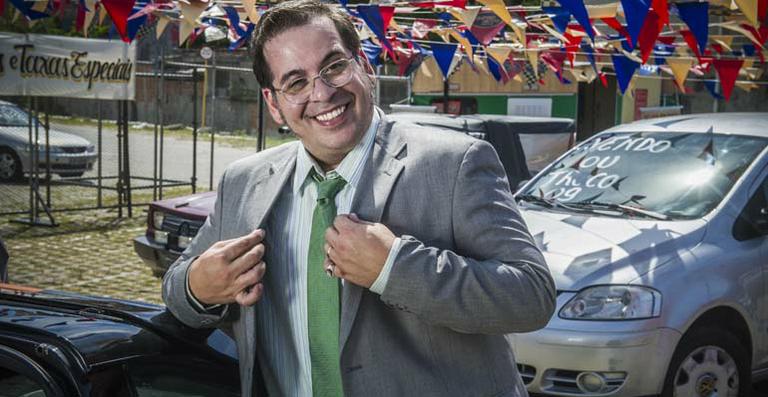 Leandro Hassum vive um desempregado em novo seriado, ‘Chapa Quente’