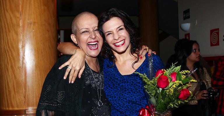 Betty Lago prestigia Helena Ranaldi em estreia de peça