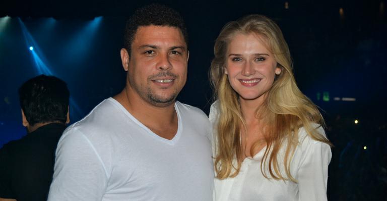 Celina Locks parabeniza a filha do jogador Ronaldo