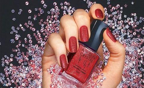 Esmalte com efeito cristalizado garante muito brilho e textura diferenciada