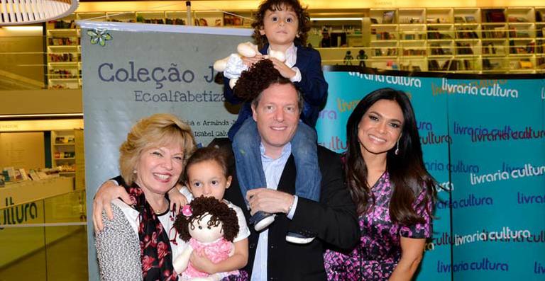 Com os gêmeos, Rosana Jatobá lança livros infantis em SP