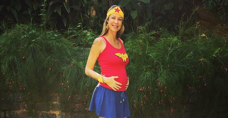 Luana Piovani vira Mulher-Maravilha para comemorar aniversário de Dom