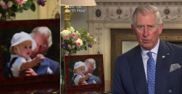 Príncipe George aparece com o avô, príncipe Charles, em nova foto