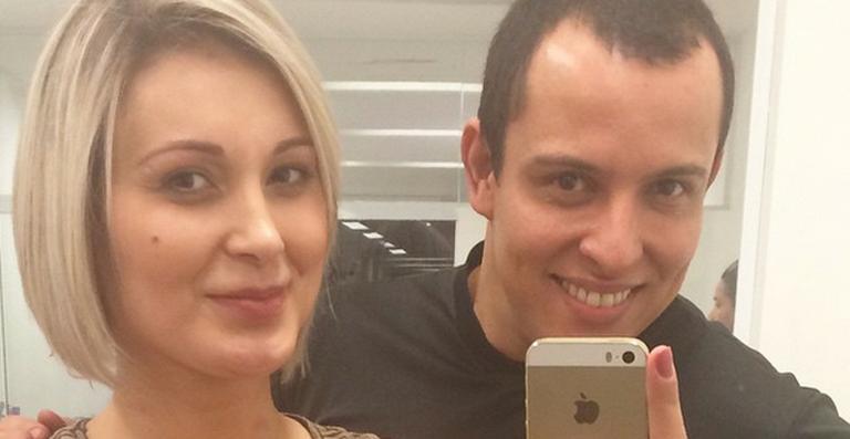 Andressa Urach madruga para ir a estudo bíblico e mostra novo visual