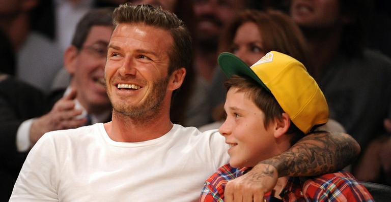 David Beckham invade vídeo do filho Brooklyn