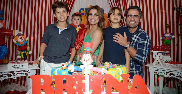 Nivea Stelmann festeja primeiro ano da filha, Bruna