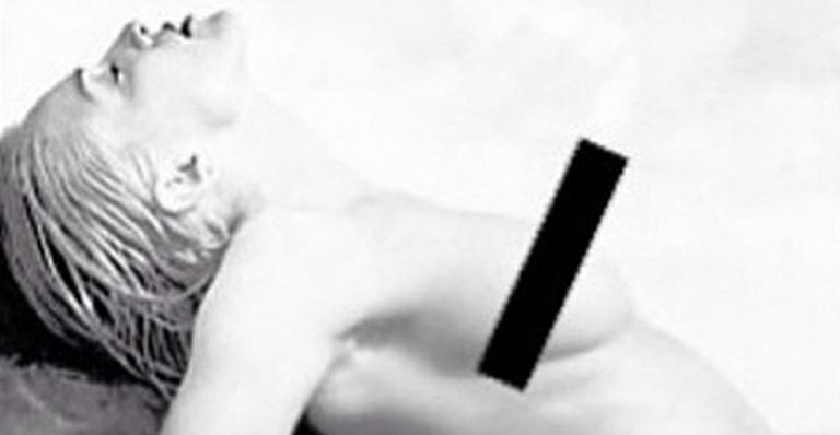Madonna publica foto nua e reclama de hipocrisia nas redes sociais