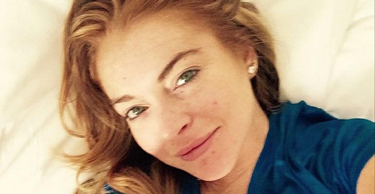 Lindsay Lohan publica selfie ao acordar e ganha elogios
