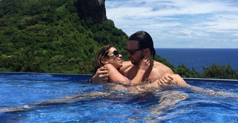 Patrícia Abravanel e Fabio Faria em clima de lua de mel