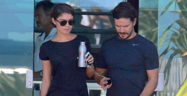 Noivos, casal Sophie Charlotte e Daniel de Oliveira malham juntos no Rio