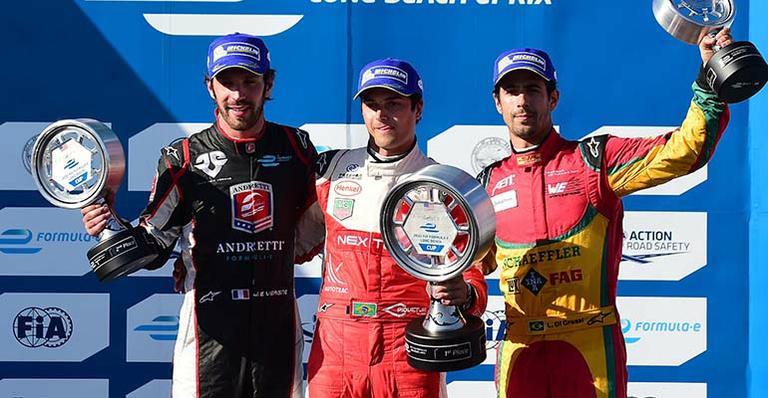 Nelsinho Piquet comemora vitória em gala hollywoodiana