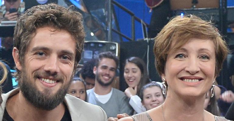 Rafael Cardoso se derrete para a sogra, Sônia Bridi: “Uma mãezona”