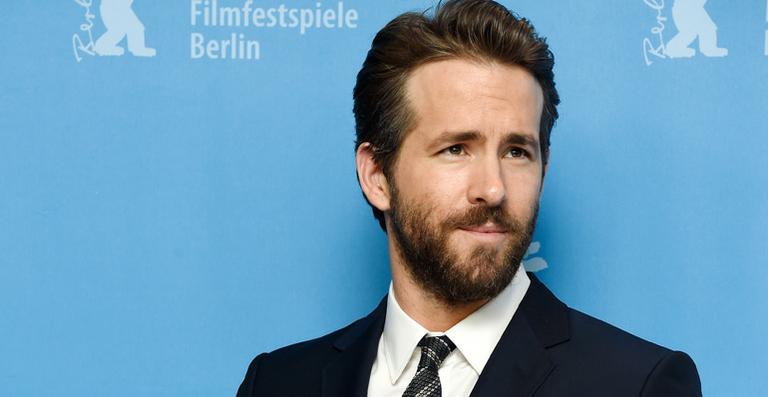 Ryan Reynolds é atropelado por carro de paparazzi