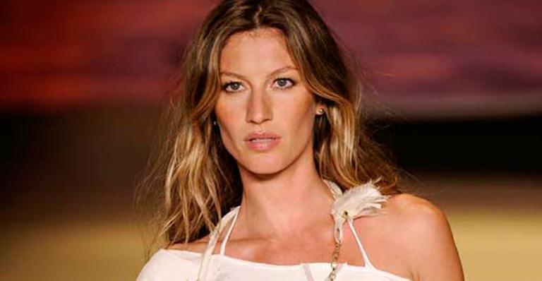 Perto de se despedir das passarelas, Gisele Bündchen usa regata com frase de efeito