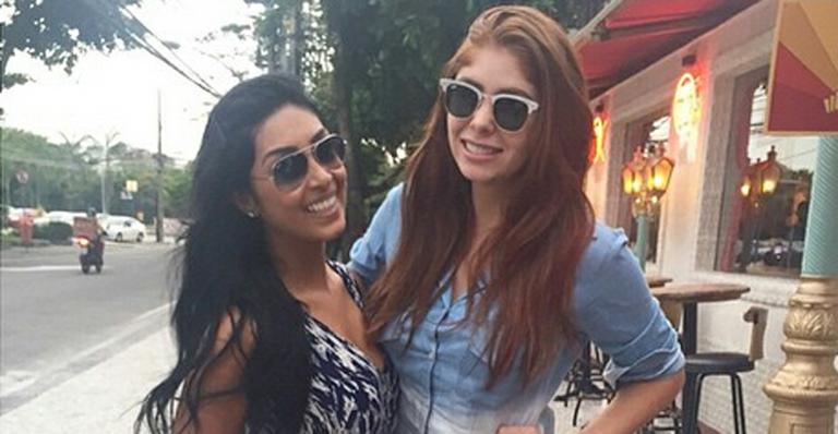 Amanda em dose dupla! Ex-BBBs se encontram no Rio