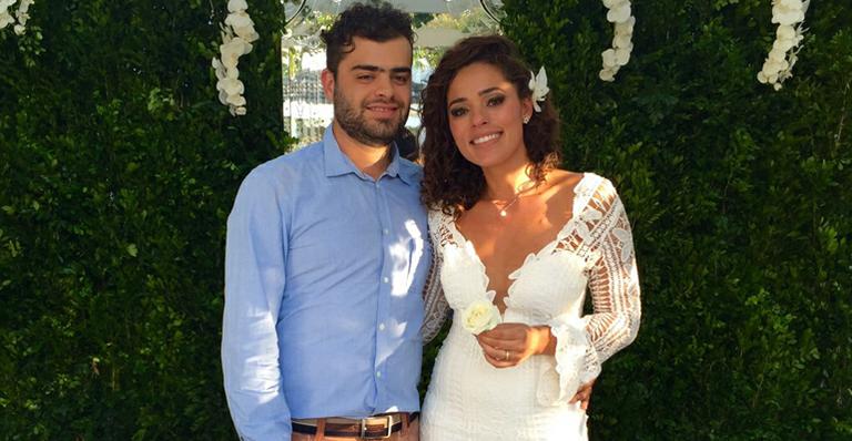 Roberta Almeida se casa com o músico Tom Gonçalves