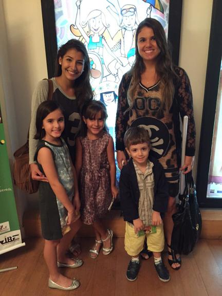 Crianças prestigiam Juliana Xavier