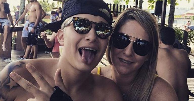 Após acidente no palco, mãe de MC Gui revela estado de saúde do cantor