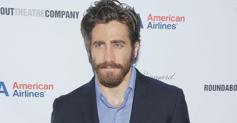 Jake Gyllenhaal conta que está solteiro e revela como são seus primeiros encontros