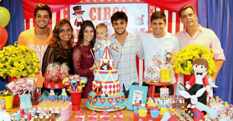 Felipe Simas comemora 1º aniversário do filho, Joaquim