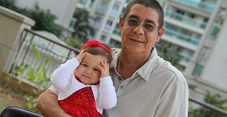 Zeca Pagodinho lança novo CD, mas quem rouba a cena é sua neta, Catarina