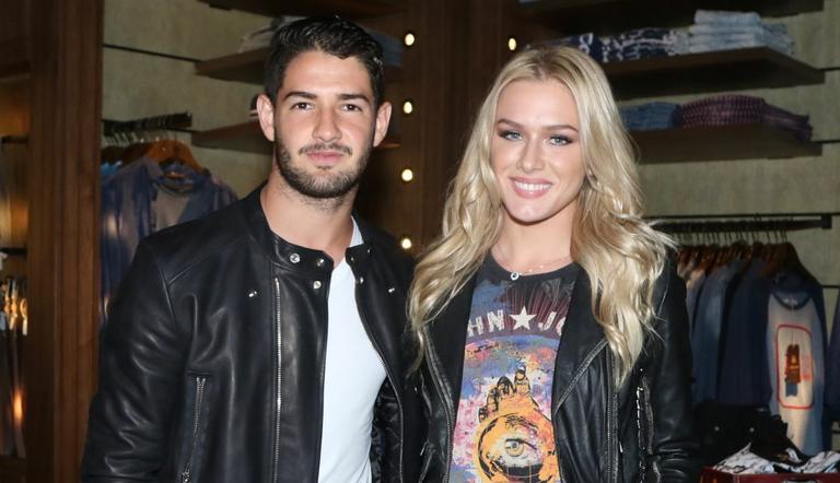 Fiorella Mattheis parabeniza Alexandre Pato: “Sorriso mais lindo”