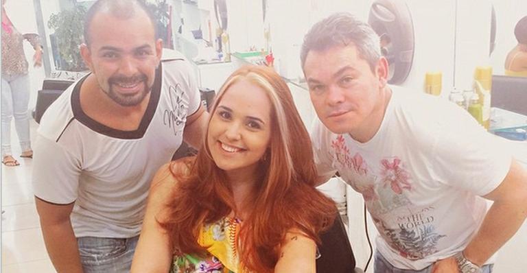 Cantora Perlla muda o visual e fica ruiva