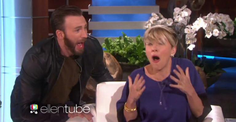 Chris Evans dá susto em Scarlett Johansson em programa. Assista!