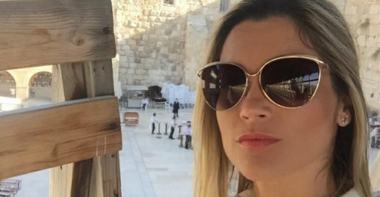 Após férias no exterior, Flávia Alessandra reencontra Otaviano Costa e filhas